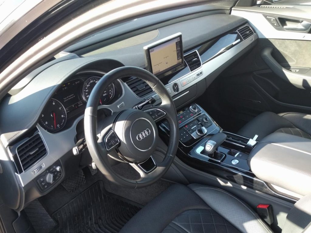 2016 Audi A8 4.0T (Tiptronic)